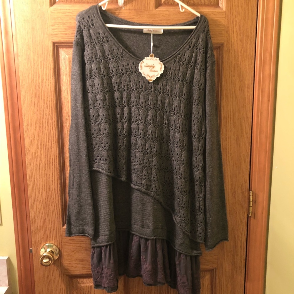 Woman’s Simply Couture Grey Sweater Tunic M-L